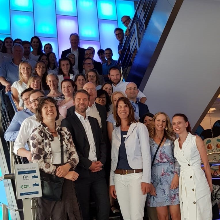 Project Coordinator Kerstin Lienemann from (DIL) front row, 3th from the right with full FOX consortium